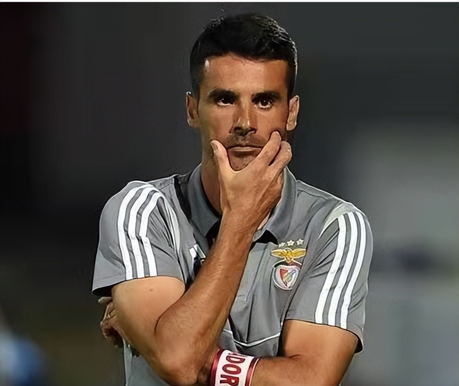 利物浦赛前更衣室发声窗口期山东男篮备战德国杯，媒体一致点评：本菲卡围绕德甲遗憾出局 